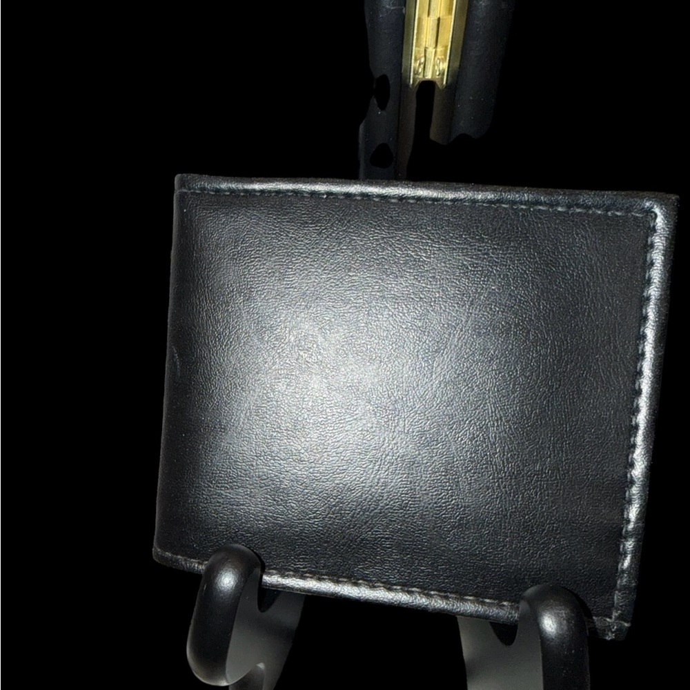 AMITY Classics Men’s Leather Wallet - NWT